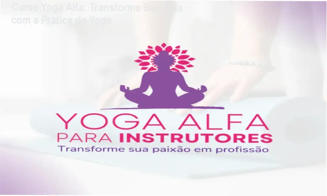 Pessoa praticando yoga com o guia do Curso Yoga Alfa ao lado