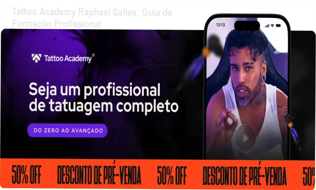 Estudante praticando tatuagem em pele sintética utilizando equipamentos profissionais para aprendizado técnico.